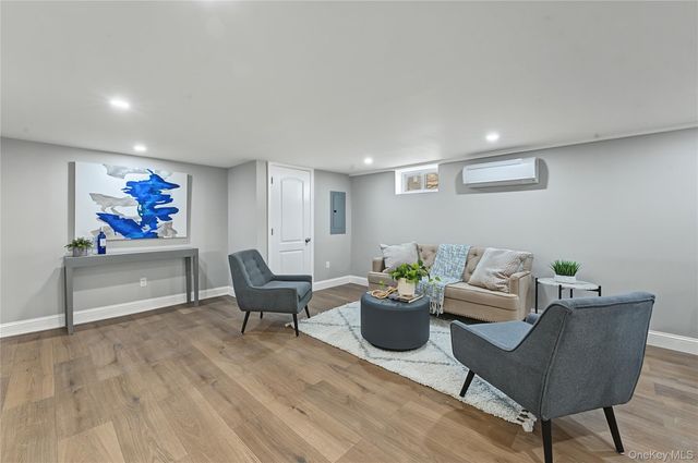 9431 239th Street, Floral Park, NY 11001