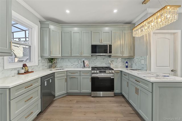 9431 239th Street, Floral Park, NY 11001