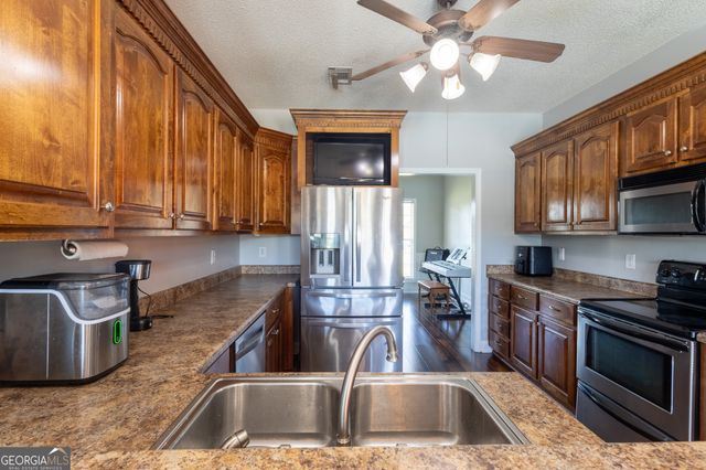110 Westward Point, Kathleen, GA 31047
