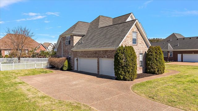 1040 Pittman Dr, Gallatin, TN 37066