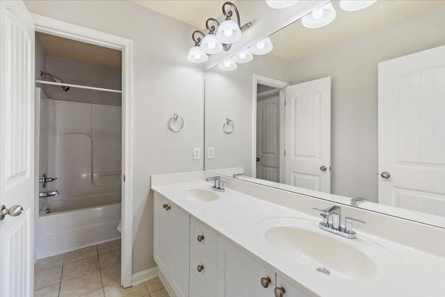 1040 Pittman Dr, Gallatin, TN 37066