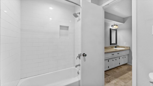 2022 Grove Lake Drive, Houston, TX 77339