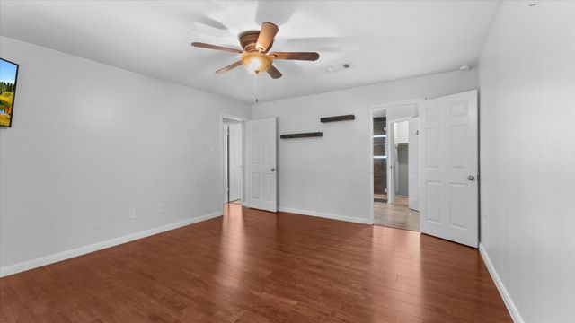 2022 Grove Lake Drive, Houston, TX 77339
