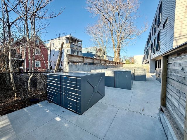 97 Elmwood St 211, Cambridge, MA 02140