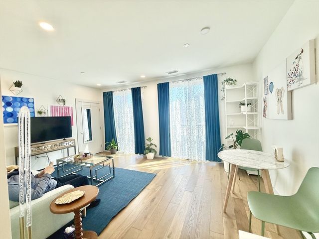 97 Elmwood St 211, Cambridge, MA 02140