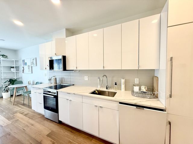 97 Elmwood St 211, Cambridge, MA 02140