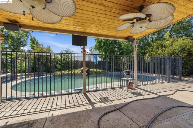 17522 Wild Oak Dr, Jamestown, CA 95327