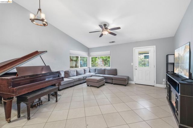 17522 Wild Oak Dr, Jamestown, CA 95327