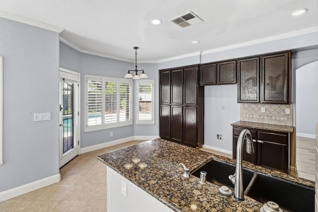9021 Hooded crane Ct, Sacramento, CA 95829