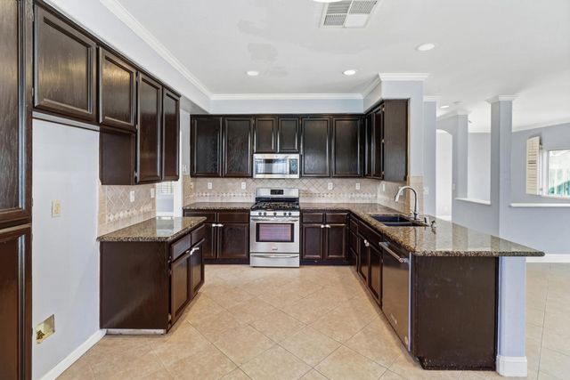 9021 Hooded crane Ct, Sacramento, CA 95829