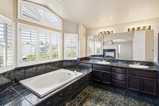 9021 Hooded crane Ct, Sacramento, CA 95829