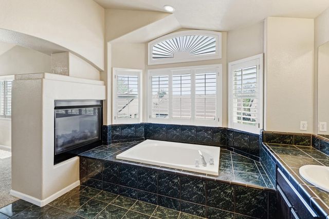 9021 Hooded crane Ct, Sacramento, CA 95829