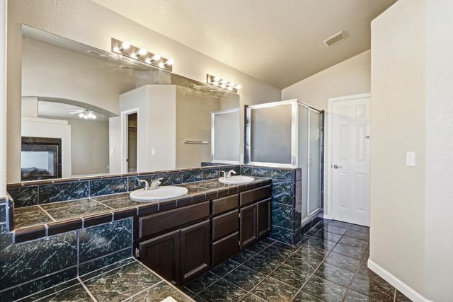 9021 Hooded crane Ct, Sacramento, CA 95829