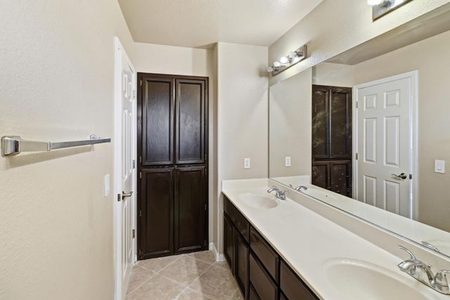 9021 Hooded crane Ct, Sacramento, CA 95829