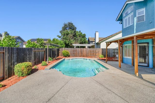 9021 Hooded crane Ct, Sacramento, CA 95829