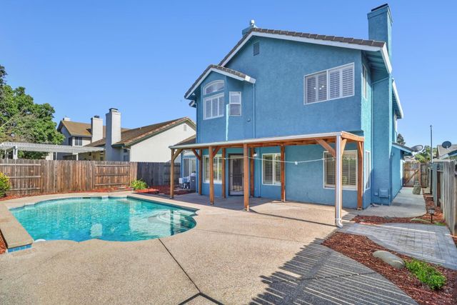 9021 Hooded crane Ct, Sacramento, CA 95829