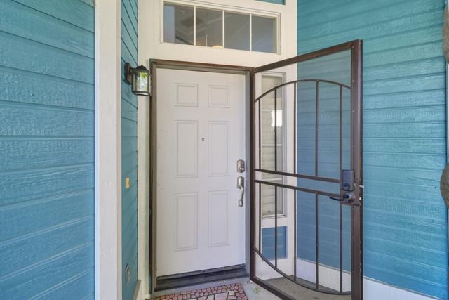 9021 Hooded crane Ct, Sacramento, CA 95829