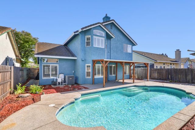 9021 Hooded crane Ct, Sacramento, CA 95829
