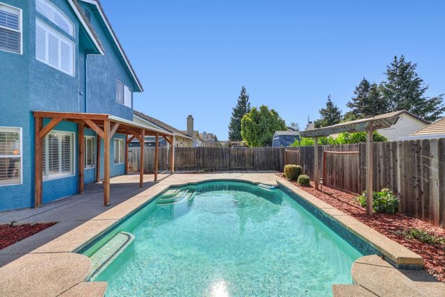 9021 Hooded crane Ct, Sacramento, CA 95829