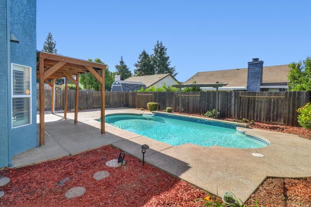 9021 Hooded crane Ct, Sacramento, CA 95829