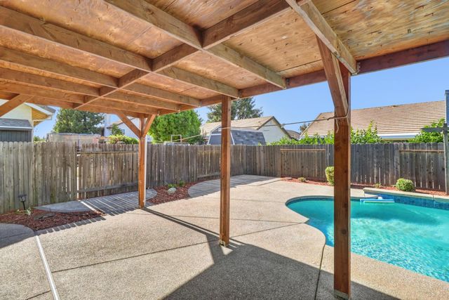 9021 Hooded crane Ct, Sacramento, CA 95829
