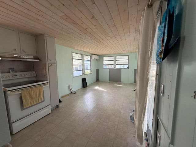 209 Eagle Drive E E, Briny Breezes, FL 33435