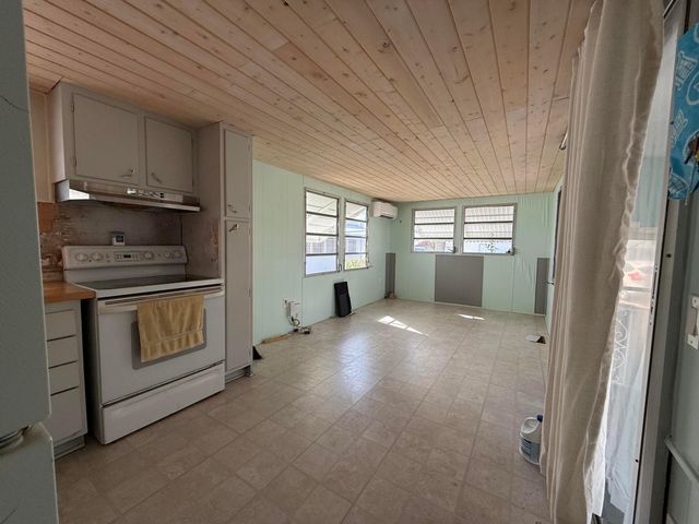 209 Eagle Drive E E, Briny Breezes, FL 33435