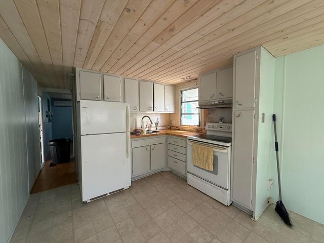 209 Eagle Drive E E, Briny Breezes, FL 33435