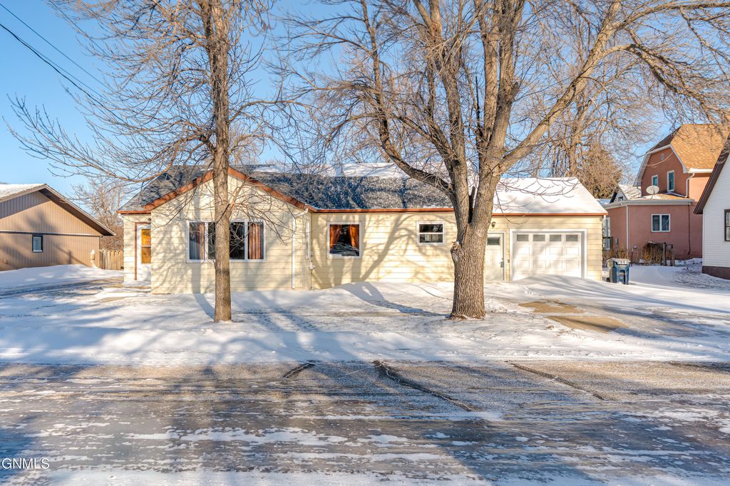 212 C Avenue W, McClusky, ND 58463 photo 2