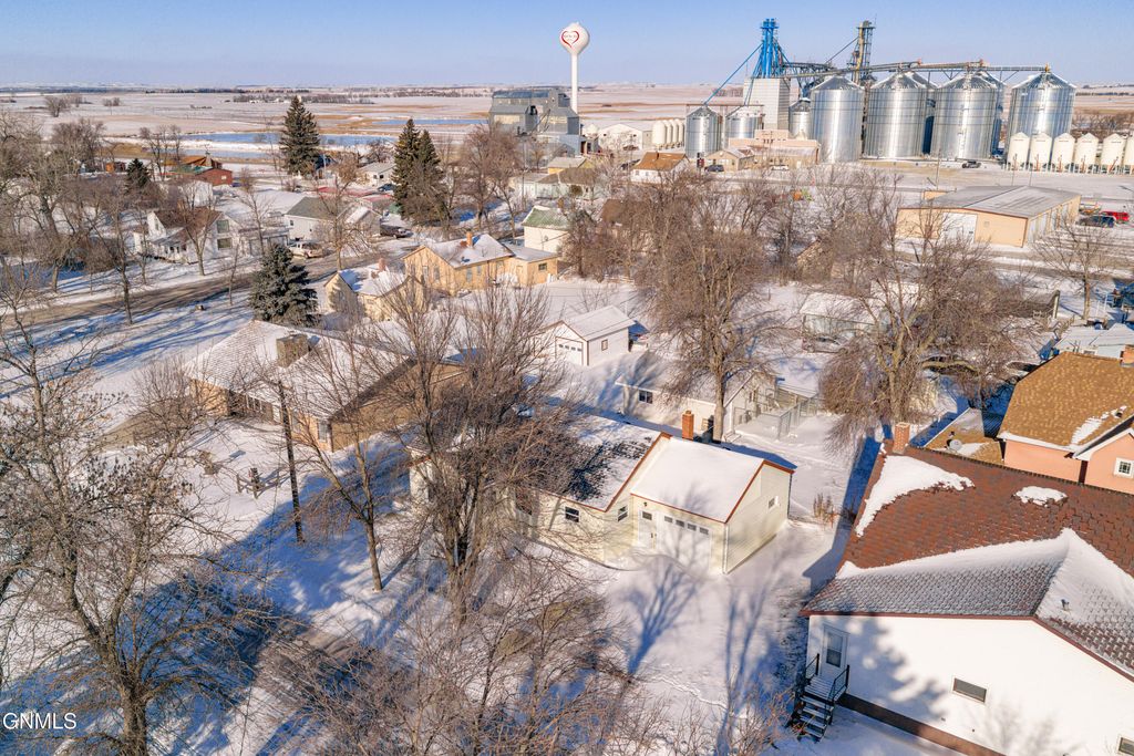 212 C Avenue W, McClusky, ND 58463 photo 3