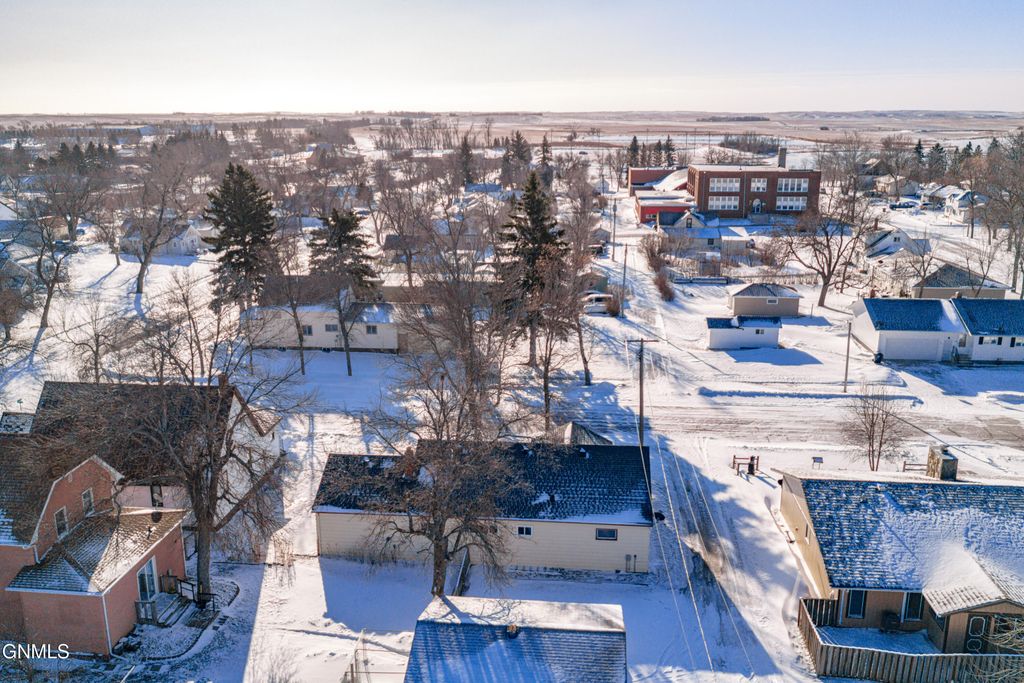 212 C Avenue W, McClusky, ND 58463 photo 4