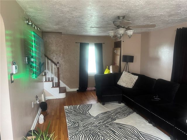 206 Camfield St, Bon Air, PA 15210