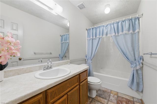 27 Bonney LN, Hampton, VA 23669