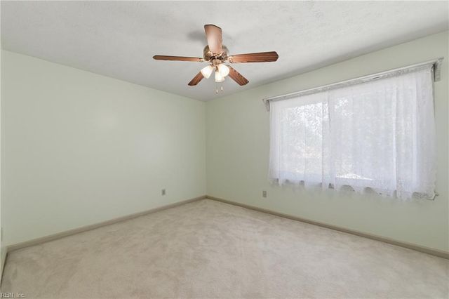 27 Bonney LN, Hampton, VA 23669