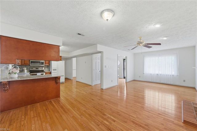 27 Bonney LN, Hampton, VA 23669