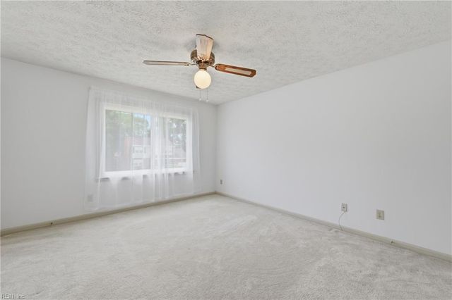 27 Bonney LN, Hampton, VA 23669