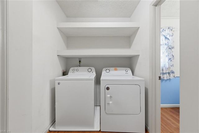 27 Bonney LN, Hampton, VA 23669