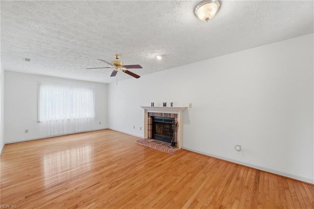 27 Bonney LN, Hampton, VA 23669