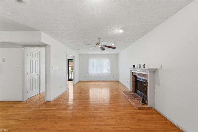 27 Bonney LN, Hampton, VA 23669