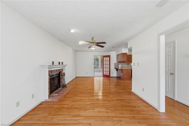 27 Bonney LN, Hampton, VA 23669