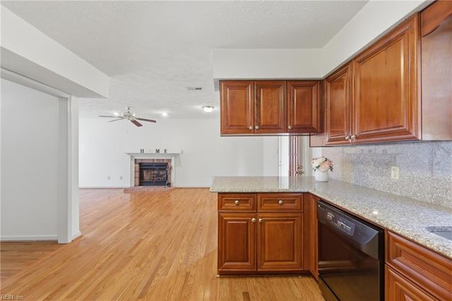 27 Bonney LN, Hampton, VA 23669