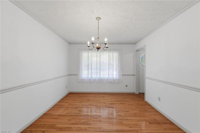 27 Bonney LN, Hampton, VA 23669