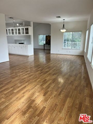 2561 Mayfield Avenue, Montrose, CA 91020