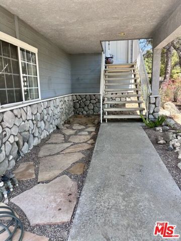2561 Mayfield Avenue, Montrose, CA 91020