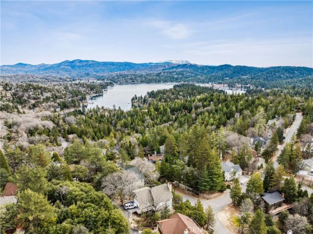 892 Nadelhorn Drive, Lake Arrowhead, CA 92352