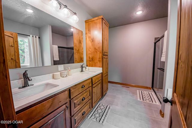 11279 B Holly Road, Neosho, MO 64850