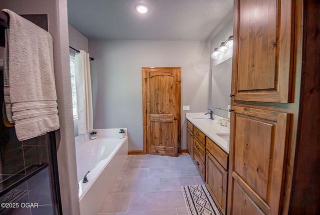 11279 B Holly Road, Neosho, MO 64850