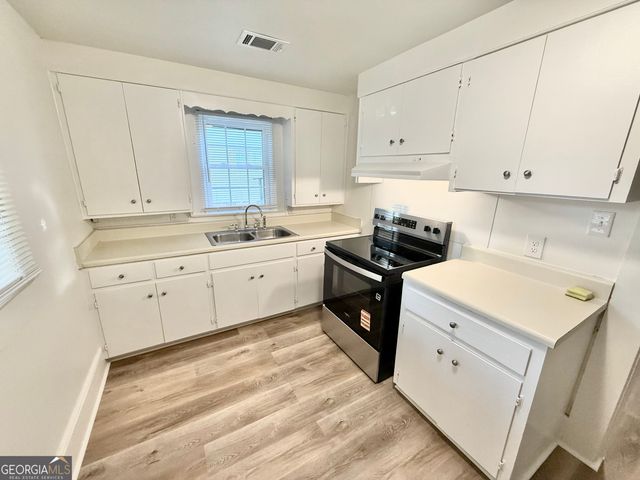 614 S Tillman Street, Glennville, GA 30427