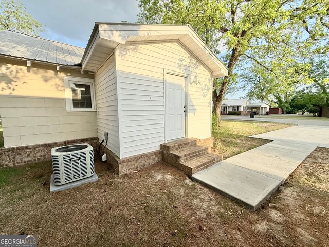614 S Tillman Street, Glennville, GA 30427