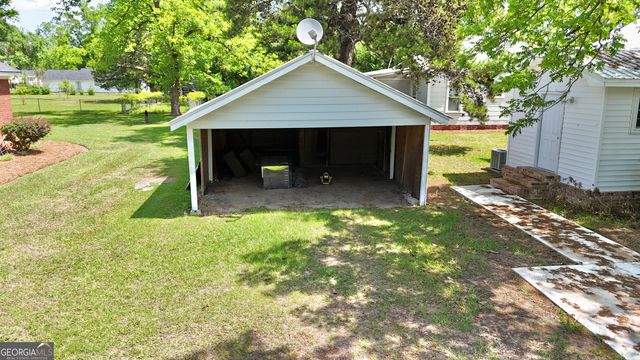614 S Tillman Street, Glennville, GA 30427